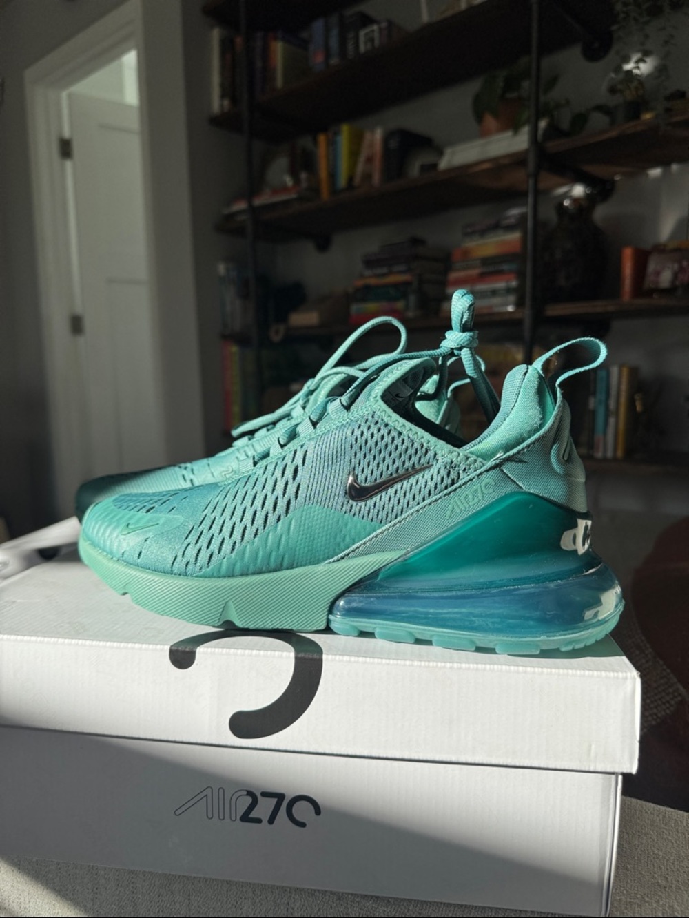 Women’s Nike Teal/Turquoise Air Max 270 Sneakers - Picture 5 of 6